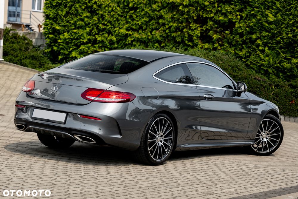 Mercedes-Benz Klasa C 300 9G-TRONIC AMG Line - 15