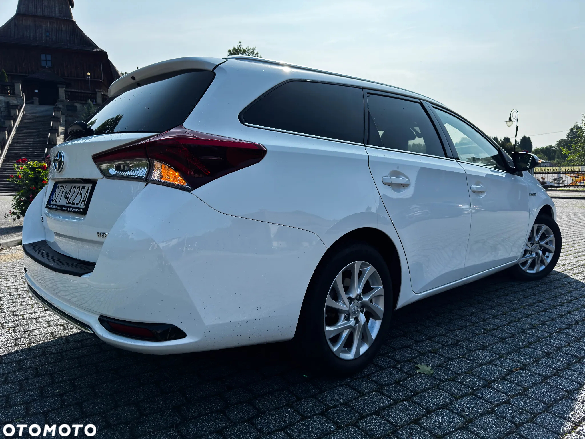 Toyota Auris 1.8 VVT-i Hybrid Automatik Edition S+ - 2