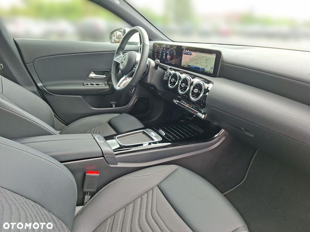 Mercedes-Benz CLA 200 mHEV 7G-DCT - 13