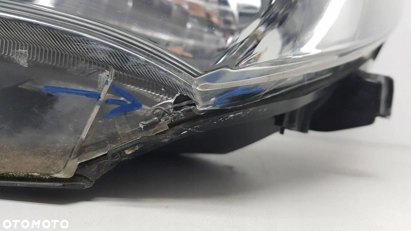 Toyota Yaris III Lift 14- Lampa Przód Lewa EU - 4