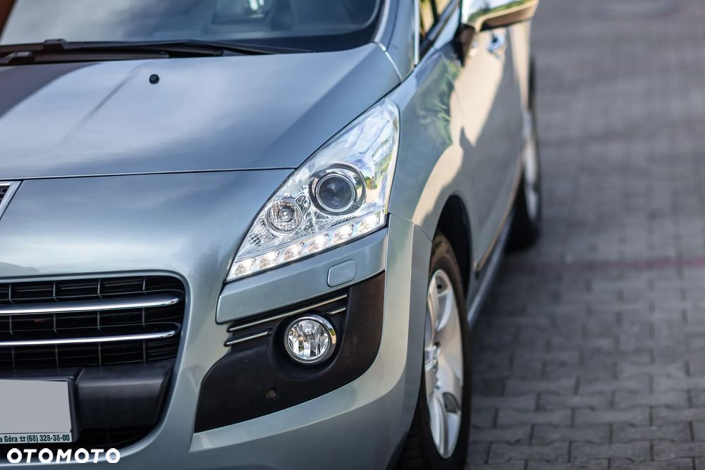 Peugeot 3008 Hybrid4 - 5