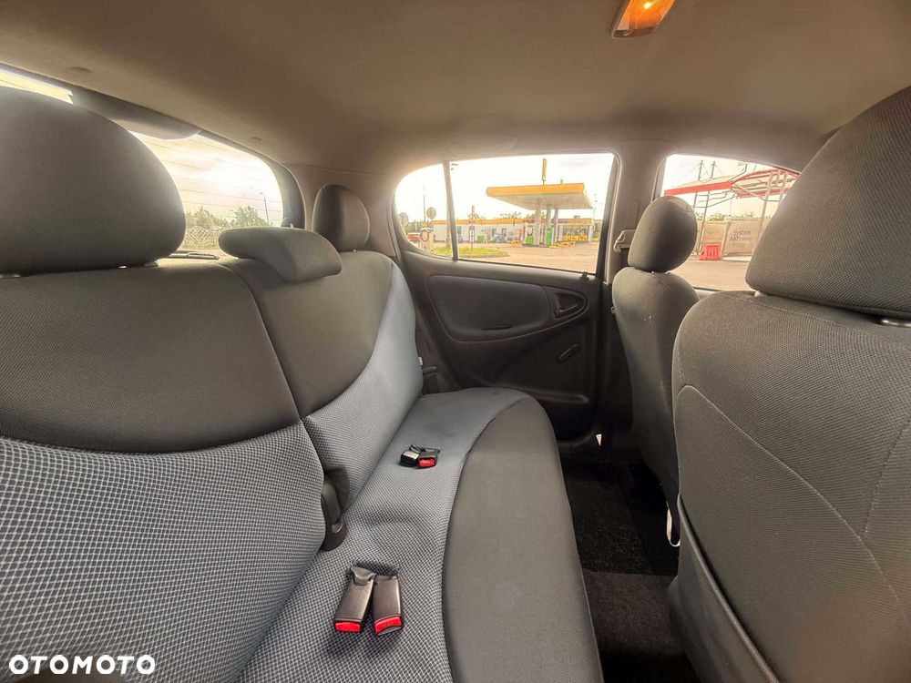 Toyota Yaris - 6