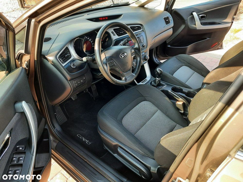 Kia Ceed - 12