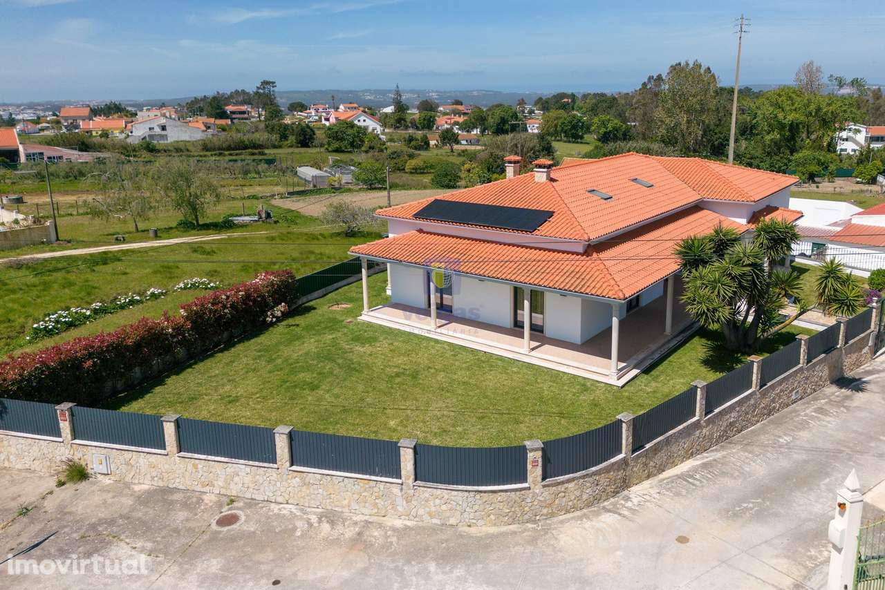 Moradia no Coto, térrea, T4 com cave e sótão a 2min de Caldas da Rainh - Grande imagem: 5/41