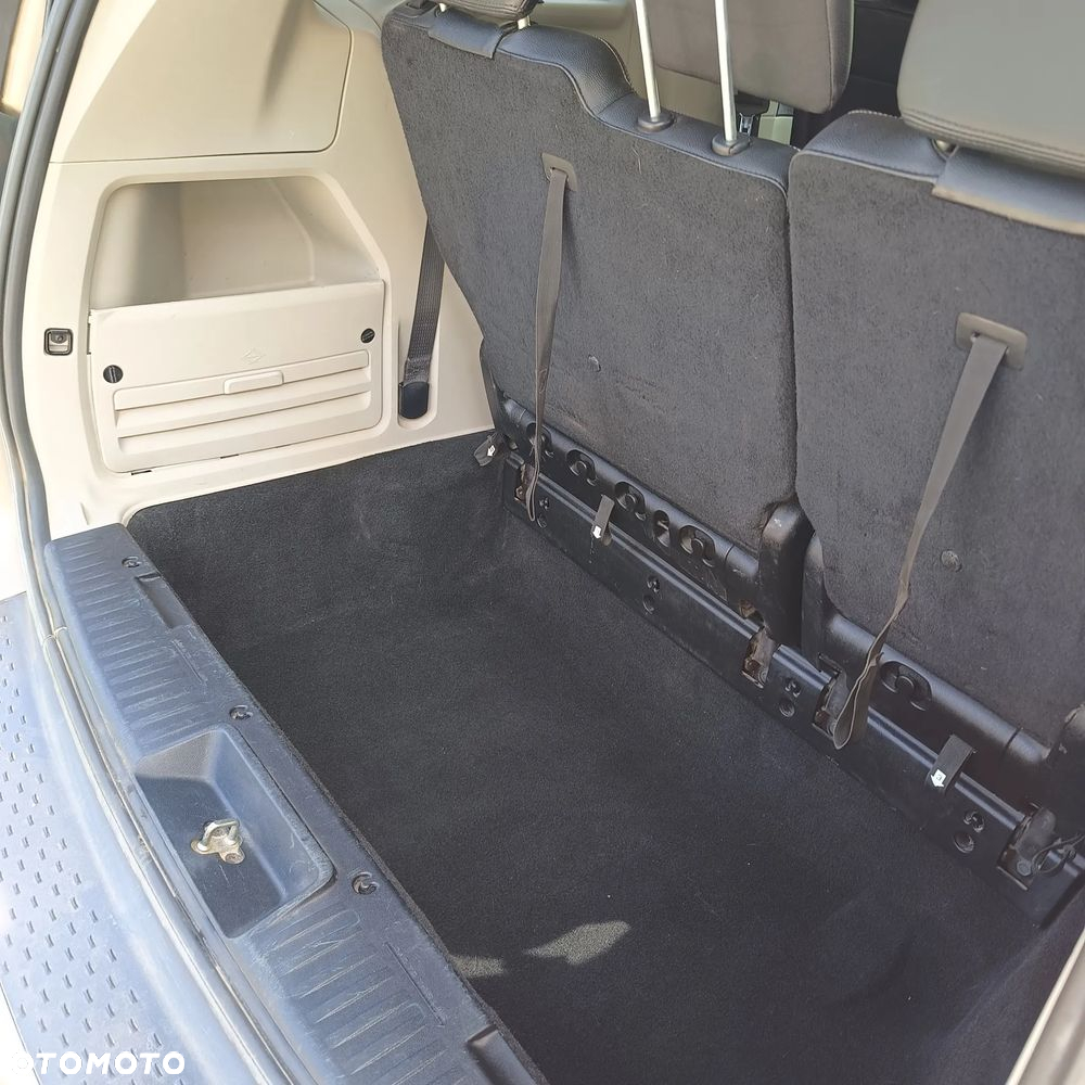 Chrysler Town & Country - 16