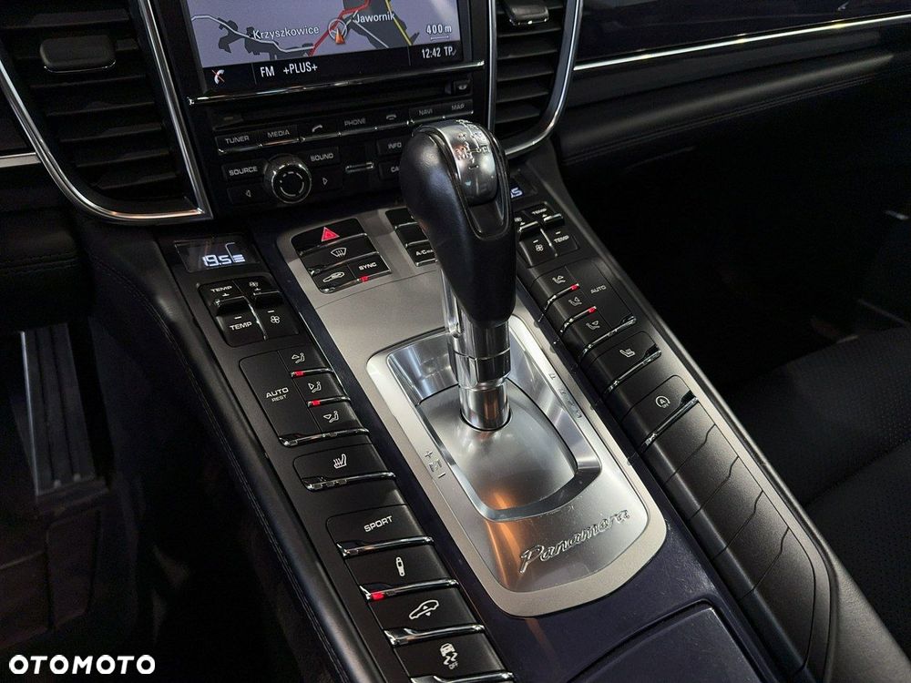 Porsche Panamera - 28