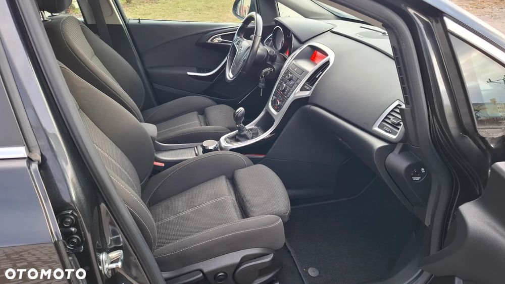 Opel Astra 1.6 Turbo 150 Jahre - 11