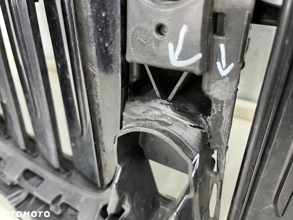 Pas przedni BMW X7 G07 18r.- wzmocnienie czołowe ramka atrapy grilla żaluzja kierownica powietrza oryginalna 22677510 - 8