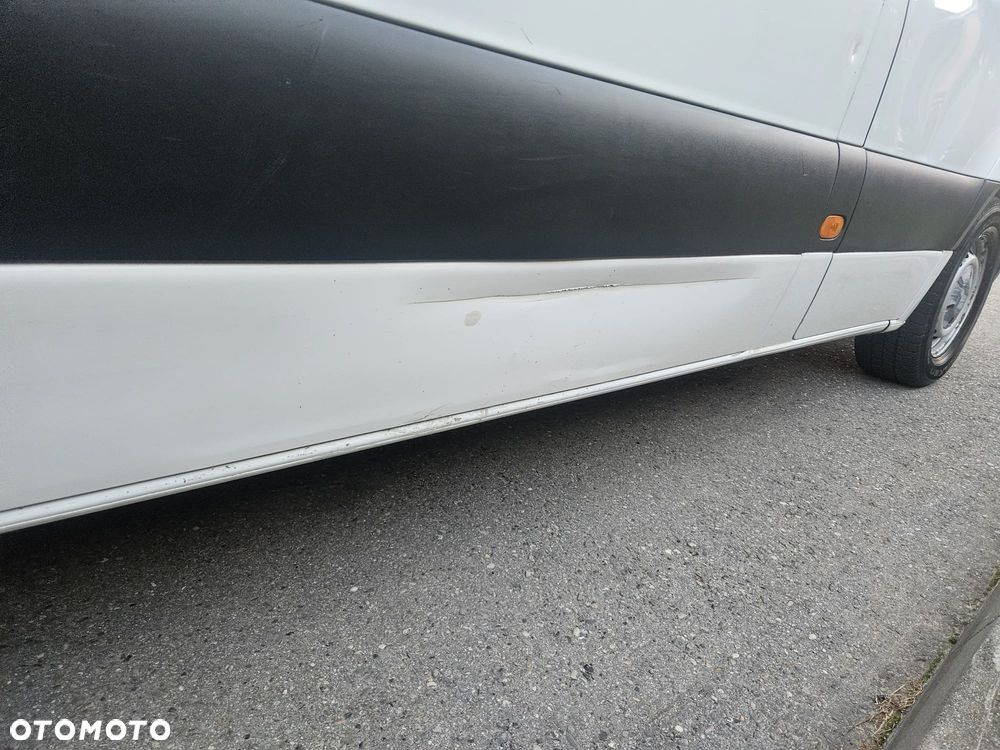 Mercedes-Benz Sprinter - 14