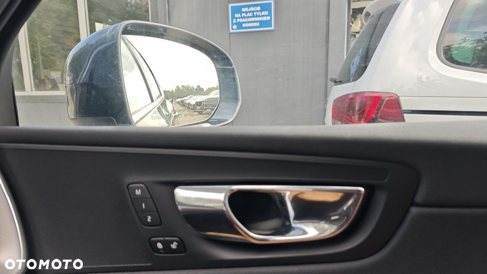 Volvo XC 60 T5 GPF Momentum - 22