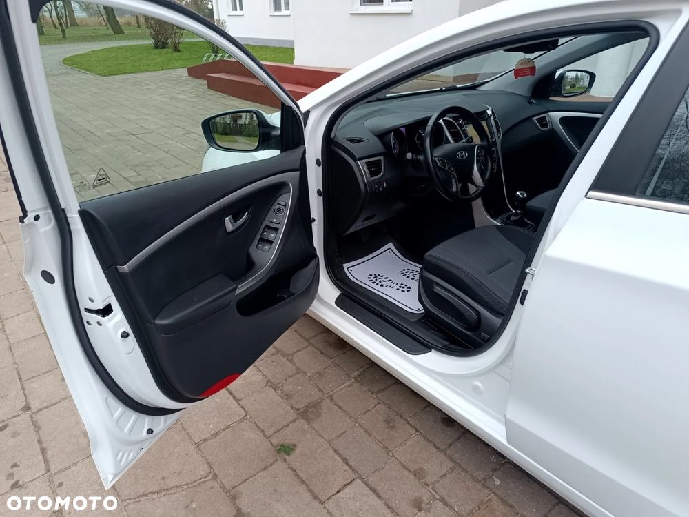 Hyundai i30 blue Kombi 1.6 GDi Style - 23