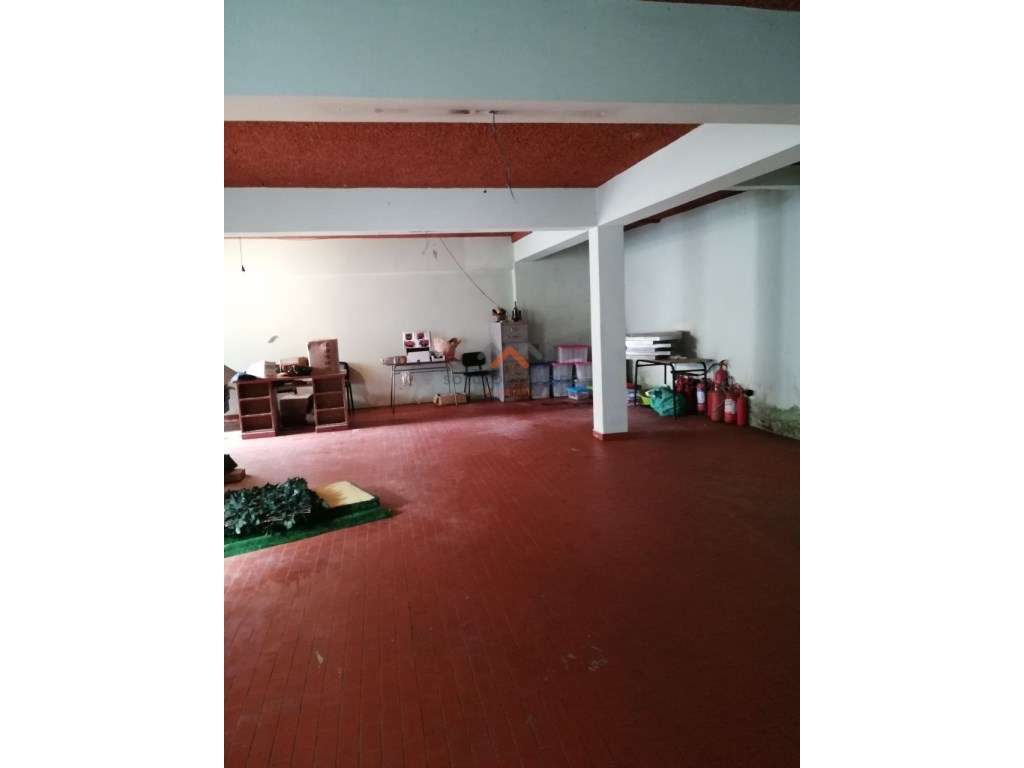 Moradia T4 com Espaço Comercial - Grande imagem: 3/49