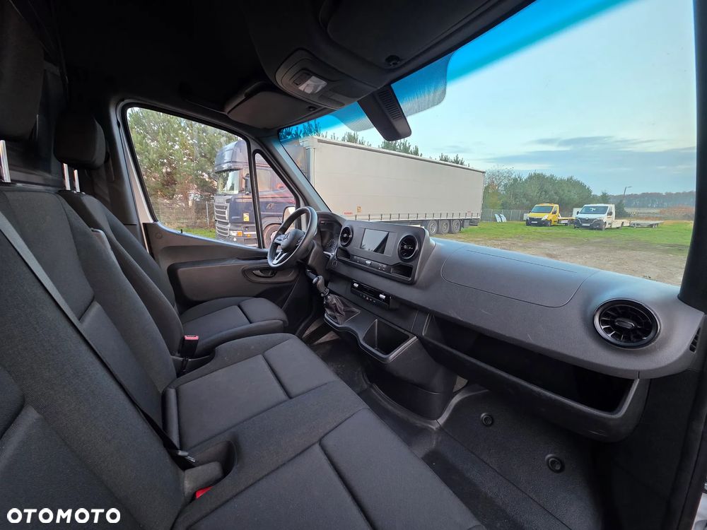 Mercedes-Benz Sprinter - 16