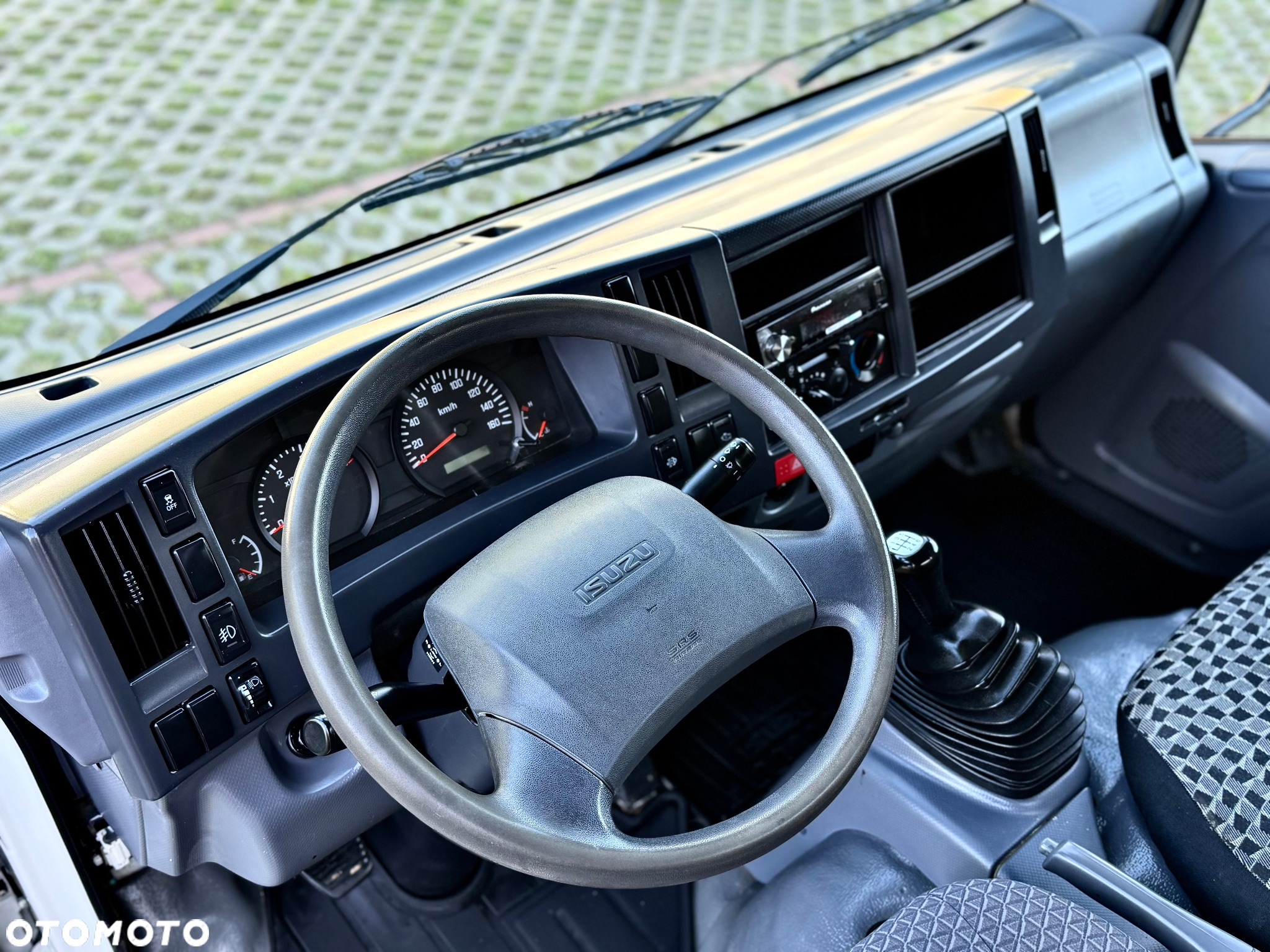 Isuzu N1R - 32
