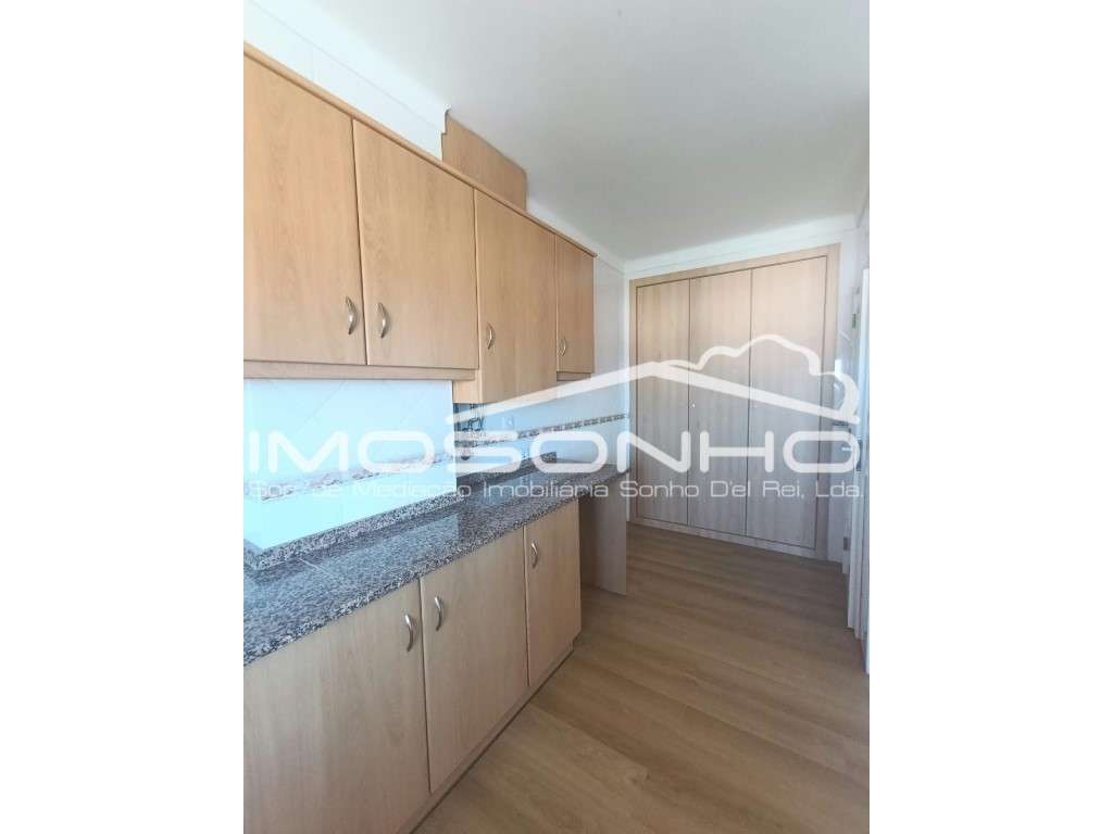 T3 Semi-Remodelado com Garagem, Varandas e Logradouro com Churrasqu... - Grande imagem: 5/18