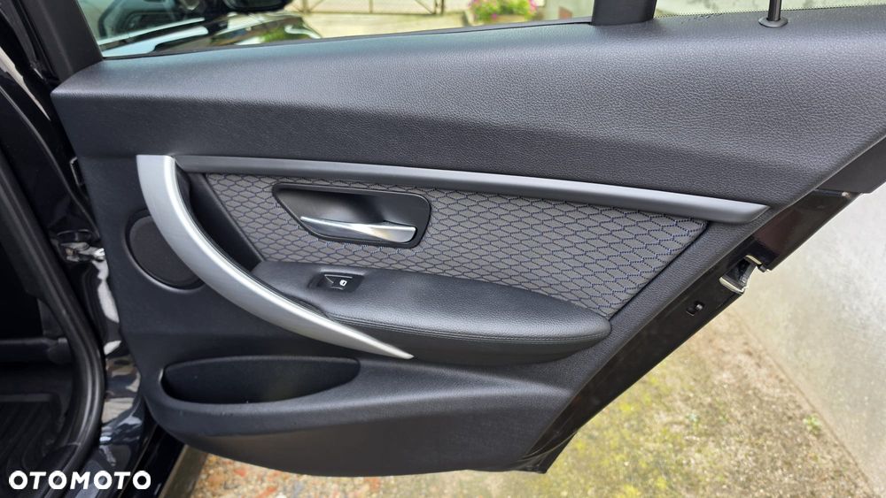 BMW Seria 3 330d M Sport - 21