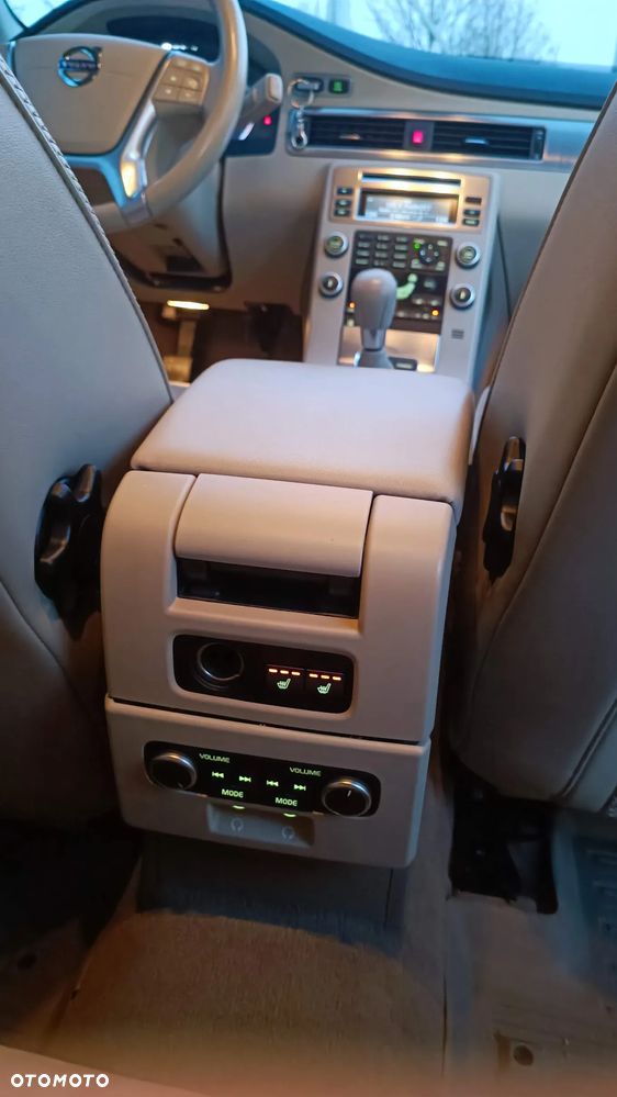 Volvo XC 70 D5 AWD Summum - 8