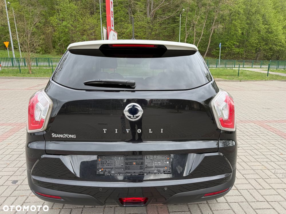 SsangYong/KGM Tivoli e-XGi 160 2WD Black+White - 8