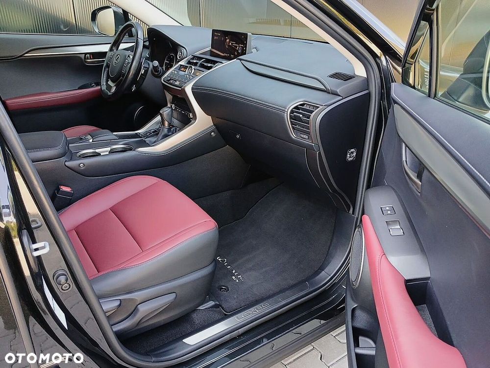 Lexus NX 300h F Impression AWD - 28