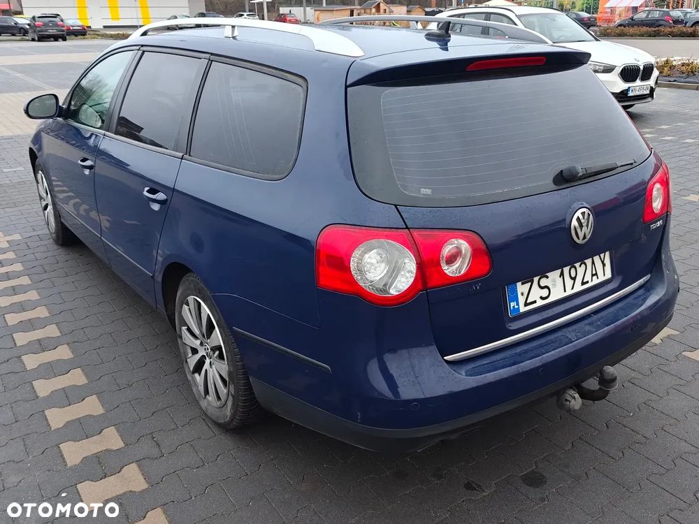 Volkswagen Passat 2.0 TDI Trendline DSG - 13