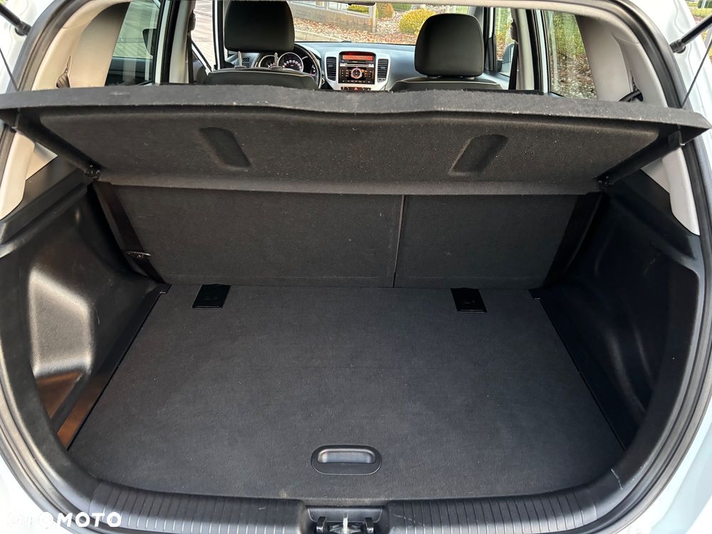 Kia Venga 1.6 CRDi 128 ISG Dream Team Edition - 11