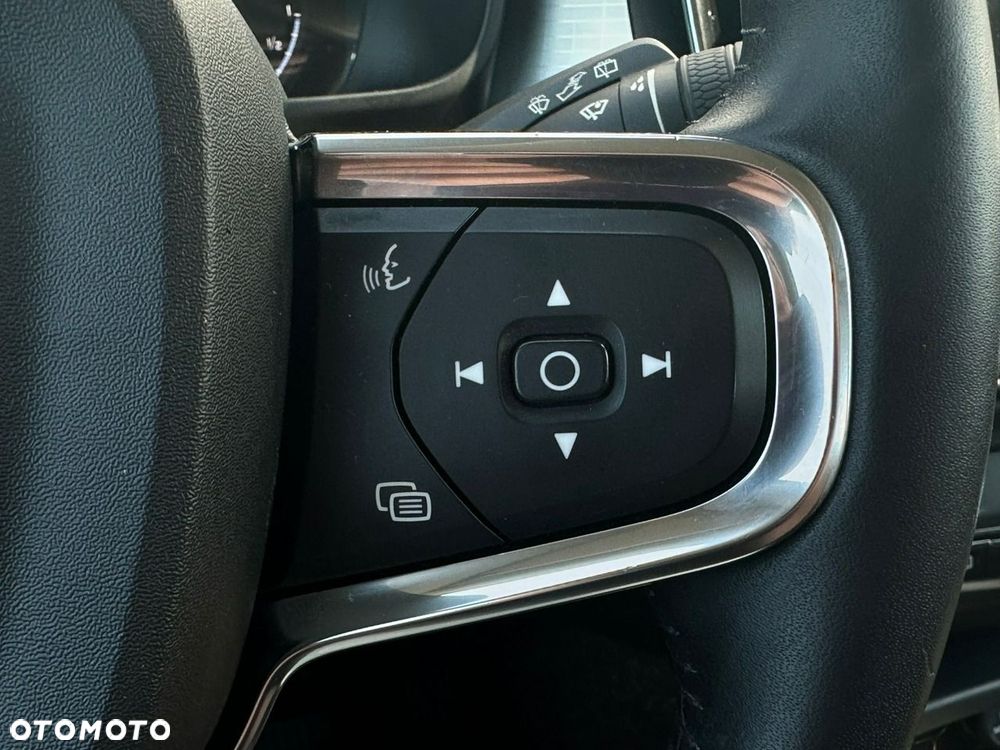 Volvo XC 40 - 25