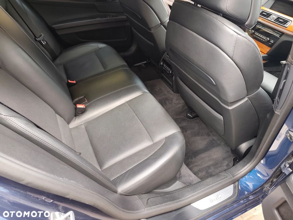 BMW Seria 7 750i L xDrive - 27