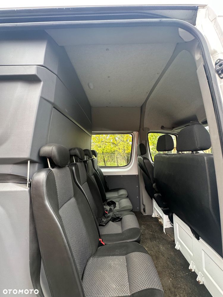 Mercedes-Benz Sprinter - 14