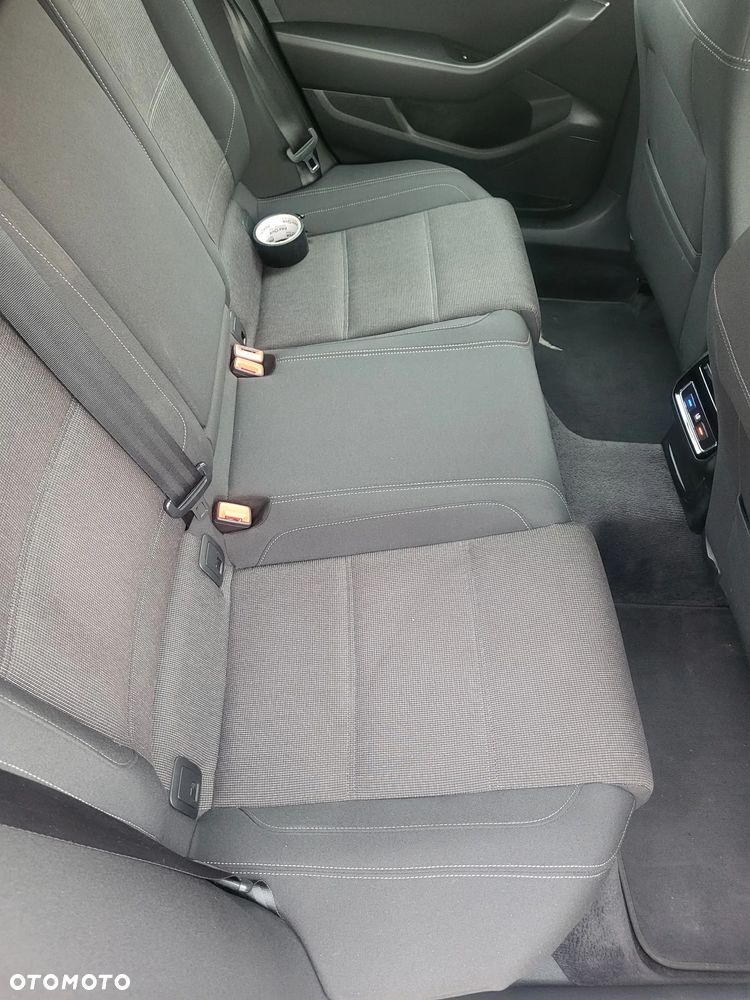 Volkswagen Passat 2.0 TDI EVO Elegance DSG - 8