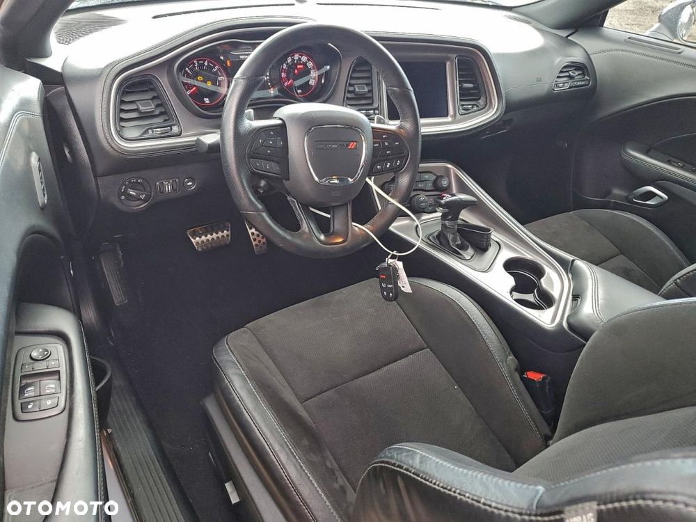 Dodge Challenger - 8