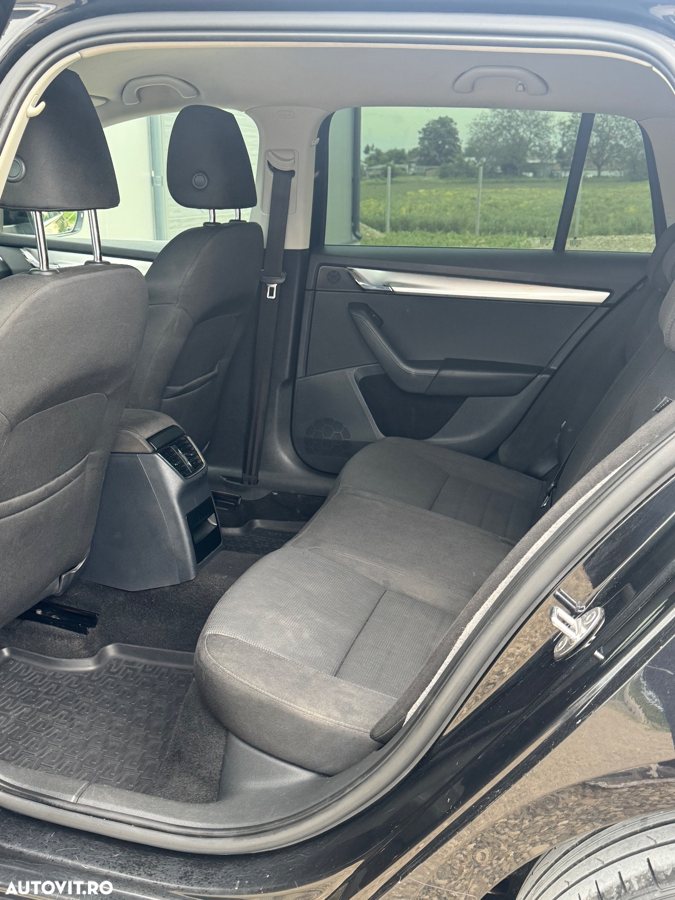 Volkswagen Sharan 2.0 TDI DSG BlueMotion Technology Comfortline - 8