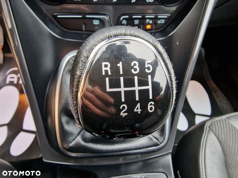 Ford Kuga 2.0 TDCi 2x4 Titanium - 13