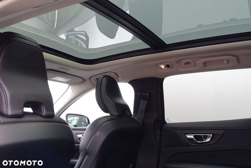Volvo V60 T6 AWD Twin Engine Geartronic R-Design - 24