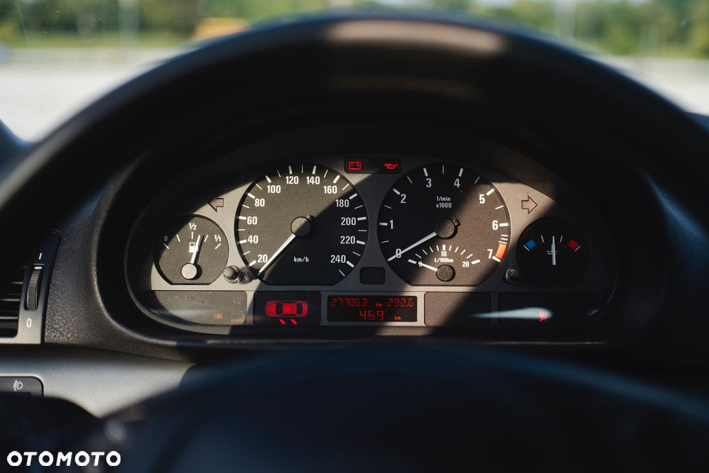 BMW Seria 3 318i - 35