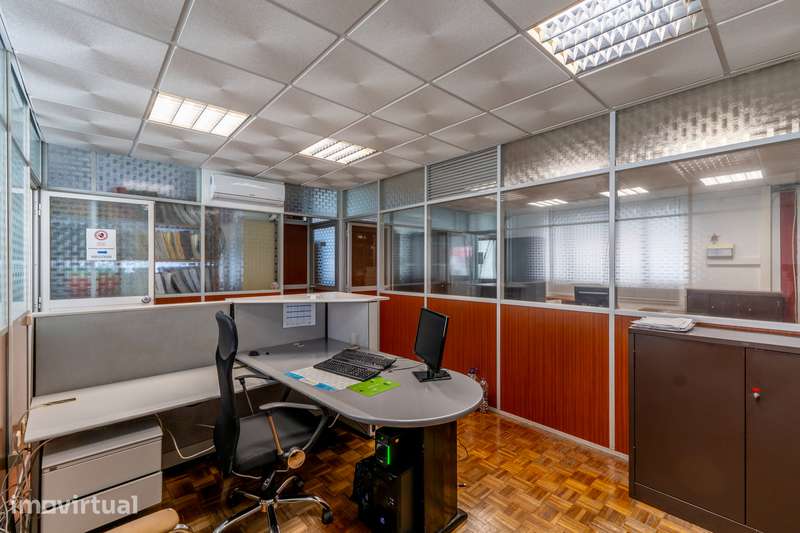 Escritório Ampliado c/ Terraço Privativo e Garagem | Torres Vedras - Grande imagem: 5/35