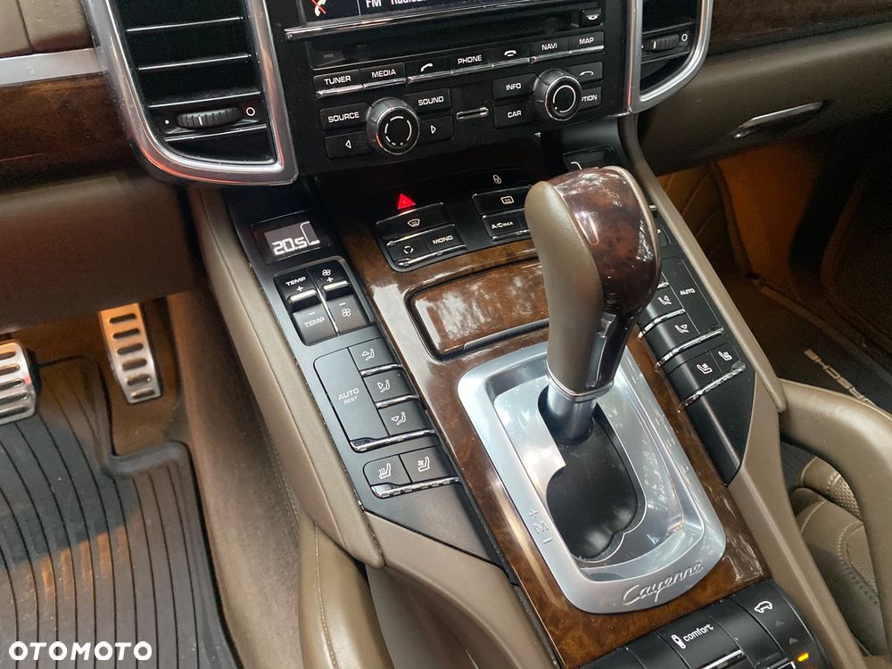 Porsche Cayenne - 33