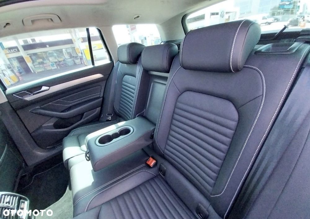 Volkswagen Passat 2.0 TDI SCR DSG 4Motion Elegance - 12