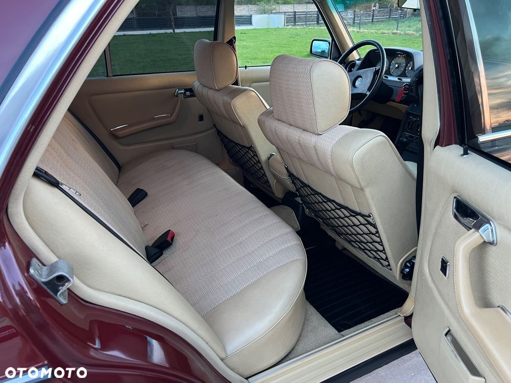 Mercedes-Benz W123 - 27