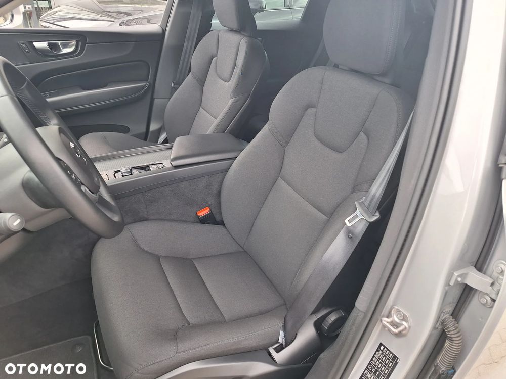 Volvo XC 60 B4 D Momentum - 13