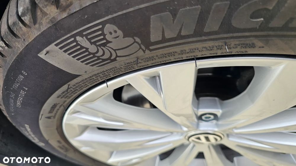 Volkswagen Passat 2.0 TDI BMT Highline - 34