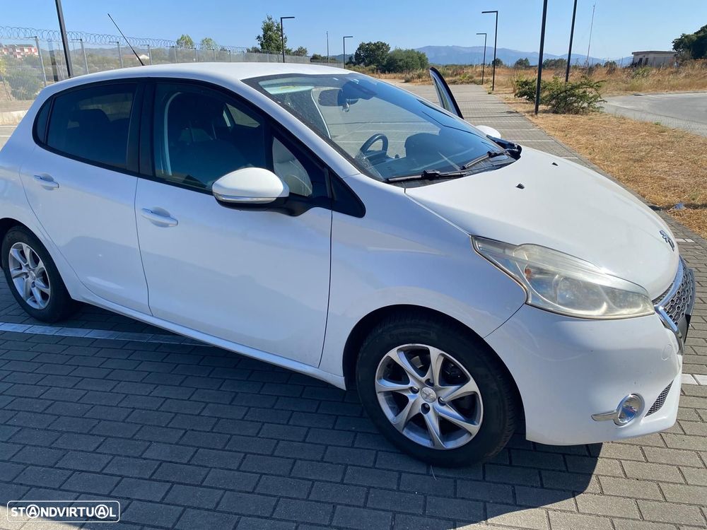 Peugeot 208 1.4 HDi - 8