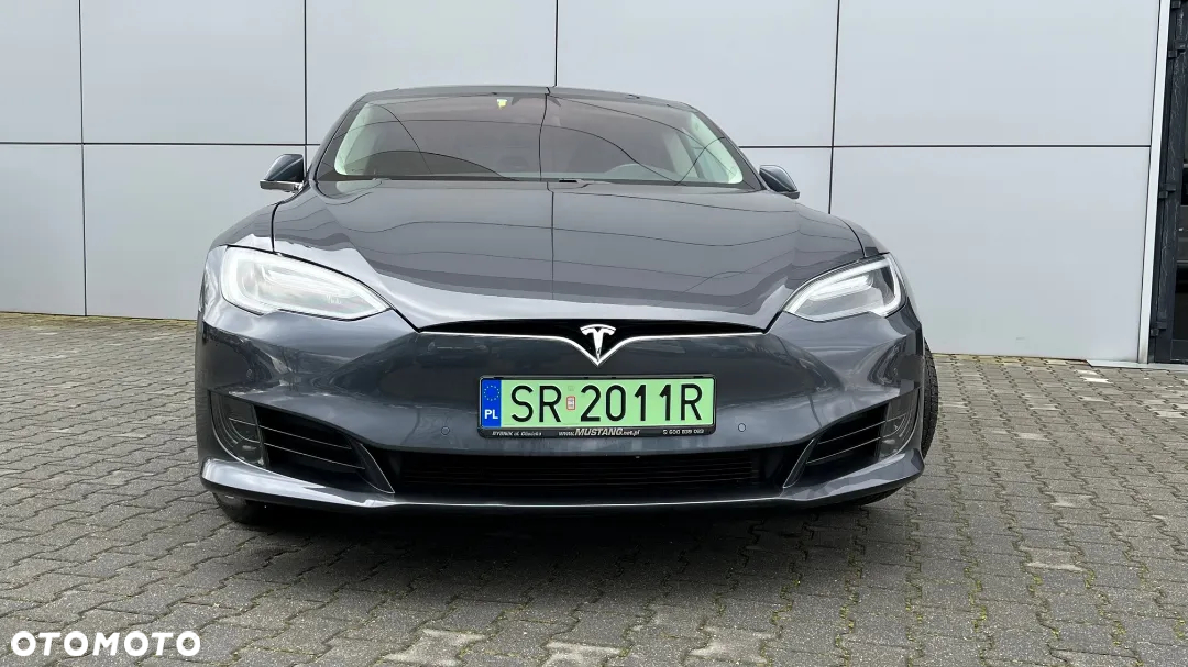 Tesla Model S Standard Reichweite - 32