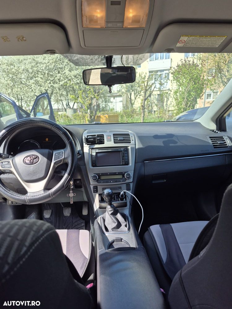 Toyota Avensis 2.0 D-4D Executive - 5