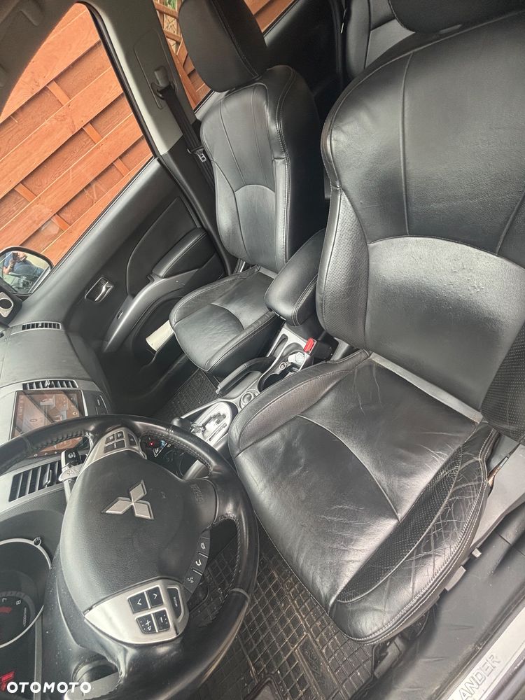 Mitsubishi Outlander - 12