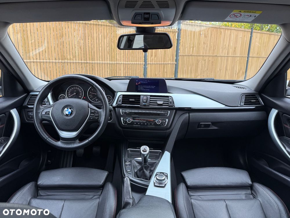 BMW Seria 3 320i xDrive - 16