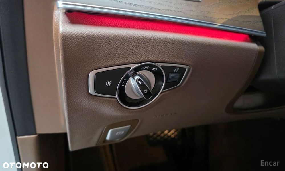 Mercedes-Benz Klasa E - 26