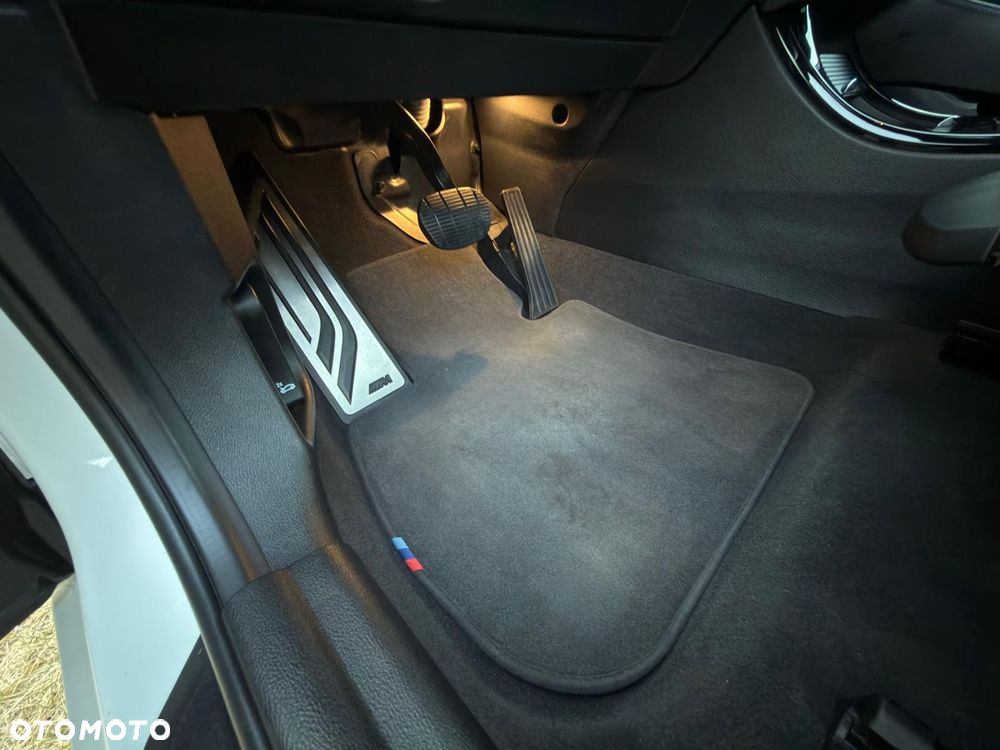 BMW X1 xDrive20i M Sport - 29