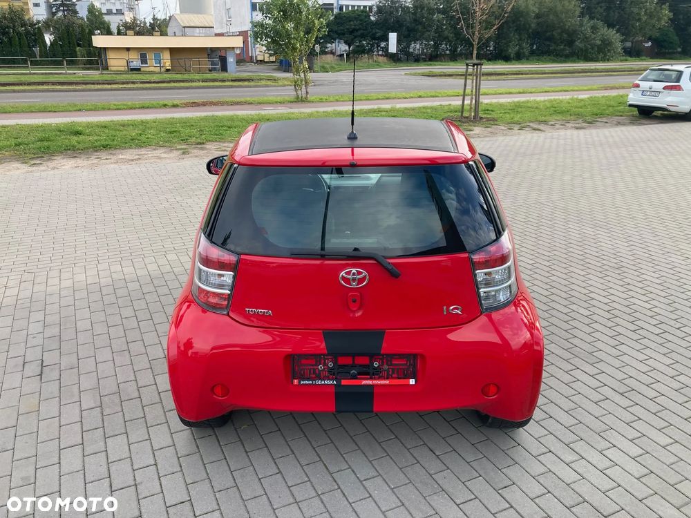 Toyota iQ - 7