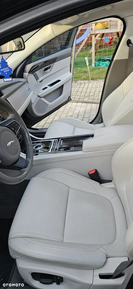 Jaguar XF - 24