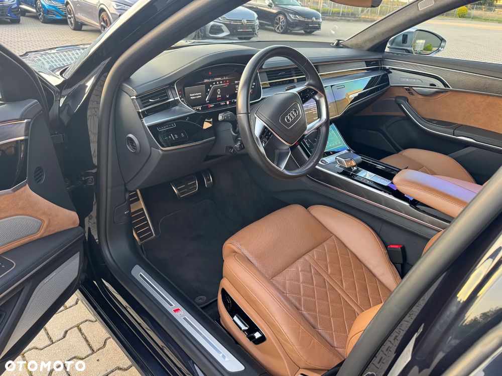 Audi S8 - 12